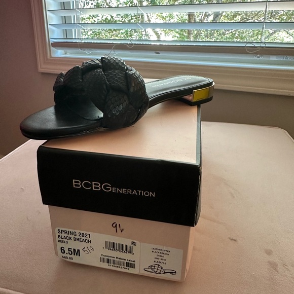 BCBGeneration Women's Deelo Flat - Picture 2 of 7